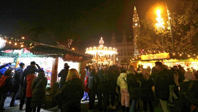 Christkindlmarkt auf dem Rathausplatz (Bild: Jöchl Martin, Krone KREATIV)