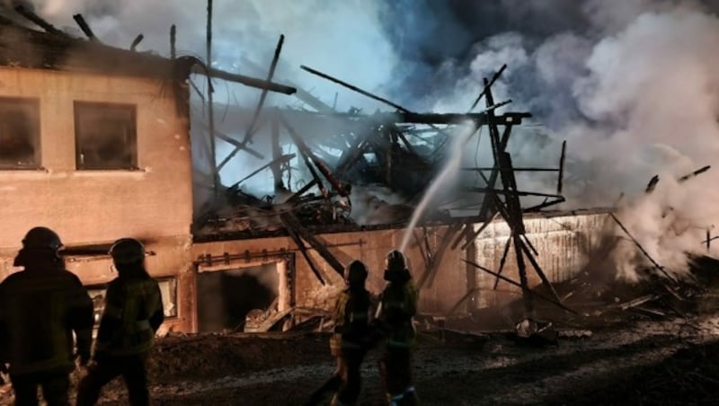 Fast 300 Feuerwehrleute standen im Einsatz. (Bild: Brunner Images)