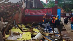 Da noch weitere Menschen unter den Trümmern von eingestürzten Gebäuden vermutet würden, könne die Opferzahl weiter steigen. (Bild: AP)