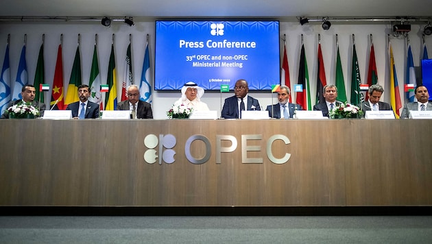 Die letzte Sitzung der OPEC+-Staaten fand am 5. Oktober in Wien statt. (Bild: APA/AFP/VLADIMIR SIMICEK)