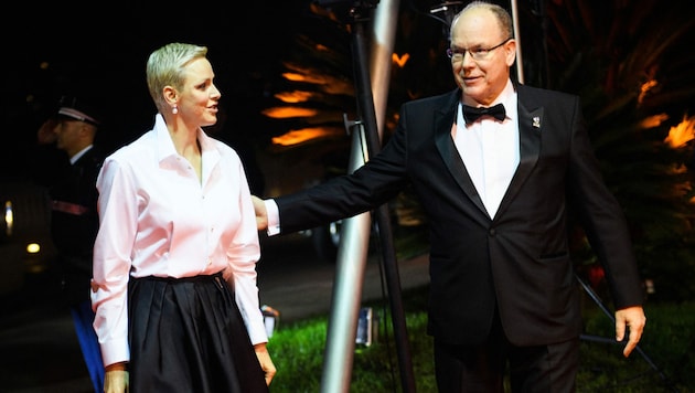 Fürstin Charlène von Monaco und Fürst Albert (Bild: APA/Photo by CLEMENT MAHOUDEAU/AFP)