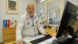 Kinderarzt Georg Maiwald ordiniert in der Großfeldsiedlung. (Bild: Klemens Groh)