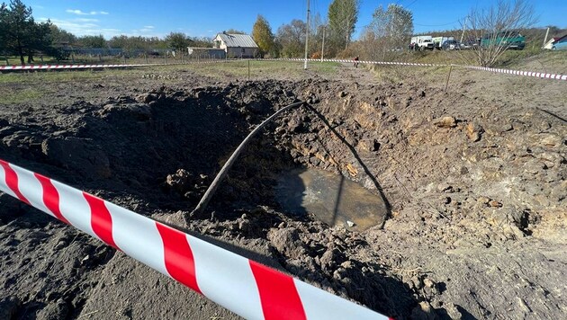 In der Grenzregion Belgorod schlagen immer wieder Geschosse ein. Der Kreml hat die Region auch zu einer Zone erklärt, in der erhöhte Sicherheitsmaßnahmen gelten. (Bild: AP)