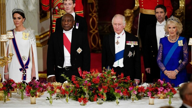 Prinzessin Kate, Cyril Ramaphosa, König Charles und Königsgemahlin Camilla beim Staatsbankett im Buckingham-Palast (Bild: AFP)