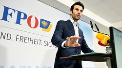 NÖ-Landesparteiobmann Udo Landbauer fordert einen „kompromisslosen Kampf gegen illegale Einwanderung“. (Bild: APA/HELMUT FOHRINGER)