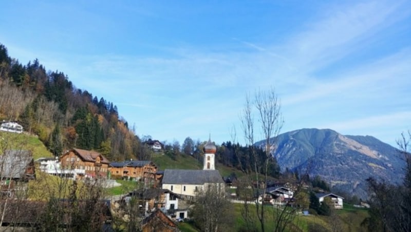 Bürserberg ist eine in mehrere Terrassen gegliederte Hangsiedlung mit rund 560 Einwohnern (Bild: Bergauer)