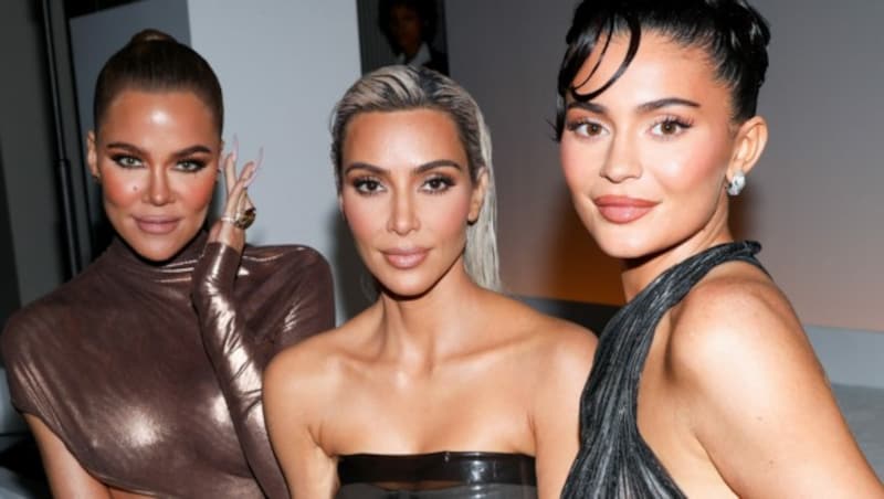 Khloé Kardashian, Kim Kardashian und Kylie Jenner (Bild: BFA / Action Press / picturedesk.com)