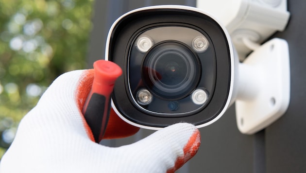 There are a few things to bear in mind when positioning security cameras. (Bild: Oleksandr - stock.adobe.com)
