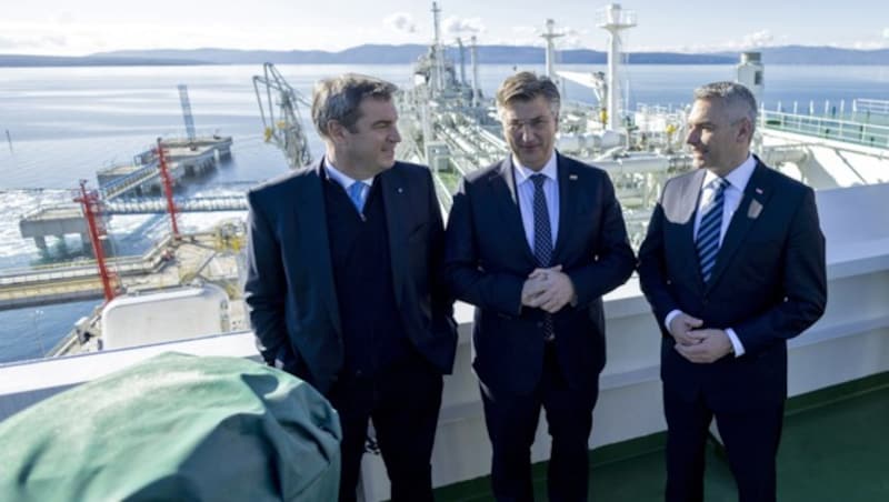 Kanzler Nehammer im November 2022 mit Kroatiens Premier Plenkovic (Mitte) und Bayerns Ministerpräsident Söder (li.) auf Krk (Bild: APA/BUNDESKANZLERAMT/ANDY WENZEL)