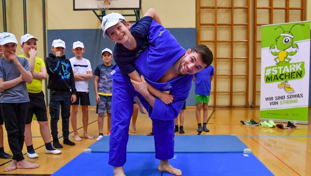 Olympia-Bronze- Medaillengewinner Shamil Borchashvili zeigt den Kleinen Judo-Würfe. (Bild: Dostal Harald)