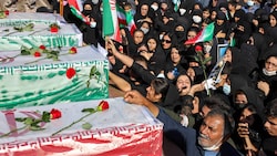 Mehr als 500 Menschen kamen bei den landesweiten Protesten im Iran ums Leben. Zwei Todesurteile hob der Oberste Gerichtshof jetzt auf. (Bild: AFP)