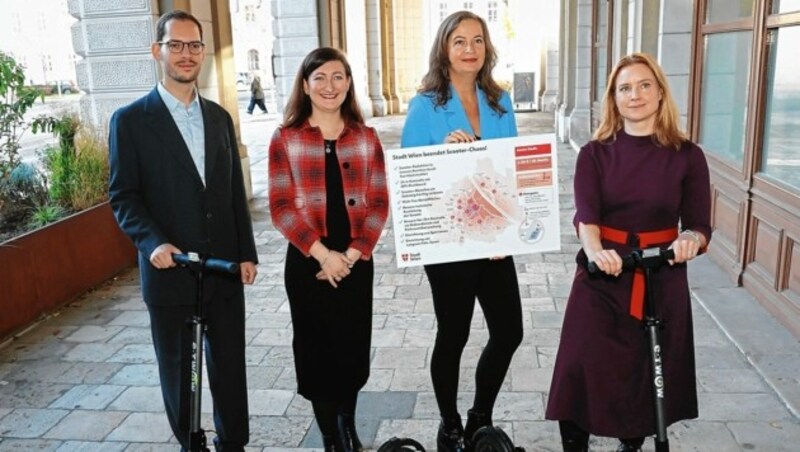 Studien-Co-Autor Laurentius Terzic, Abteilungsleiterin MA65 Verena Ebenberger, Mobilitätsstadträtin Ulli Sima (SPÖ) und Mobilitätssprecherin Angelika Pipal-Leixner (Neos) (v. li. n. re.) (Bild: Klemens Groh)