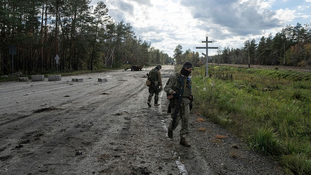 Ukrainische Soldaten bei Lyman im Gebiet Donezk (Archivbild) (Bild: AP)