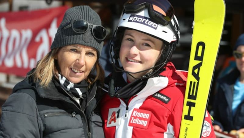 Olympiasiegerin Anita Wachter-Salzgeber (li.) war stets ein wichtiger Rückhalt für ihre Tochter Angelina. (Bild: Maurice Shourot)