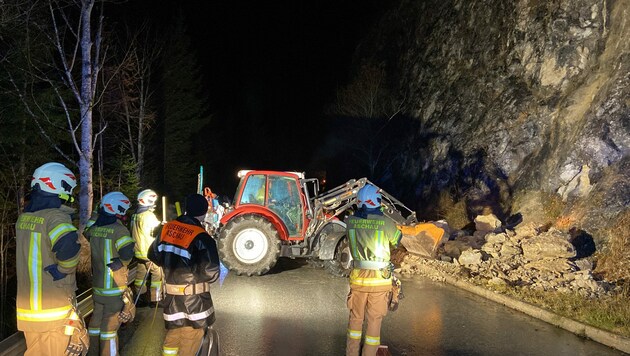 Die Straße war nur eingeschränkt passierbar. (Bild: zoom.tirol)