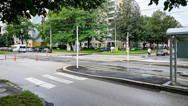 Die Kreuzung Ferihumerstraße / Peuerbachstraße wurde nun wieder von jeglichen Sperren befreit. Das Durchfahrverbot ausgenommen Anlieger und Radfahrer bleibt aber bestehen. (Bild: Alexander Schwarzl)