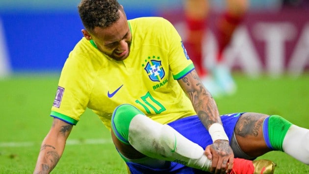 Neymar und seine Verletzung beschäftigt ganz Brasilien - nicht immer aus guten Motiven heraus. (Bild: AP)