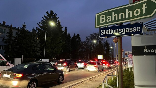 Wegen des Bahnstreiks kommt es auf den Straßen zu Staus im Frühverkehr. (Bild: Marcel Tratnik)