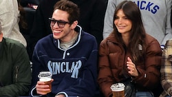 Pete Davidson und Emily Ratajkowski machten bei einem Basketball-Spiel in New York ihre Liebe offiziell. (Bild: 2022 Getty Images)