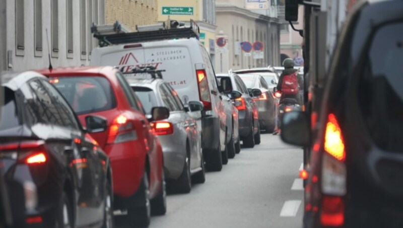 Auf den Grazer Straßen ging Montagfrüh gar nichts mehr. (Bild: Christian Jauschwetz)