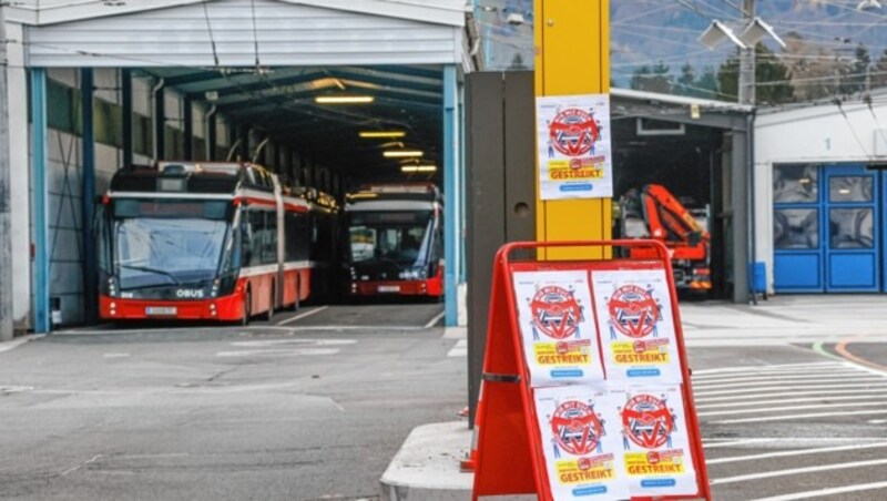 Salzburg, Streik Bus Obus Streik hat begonnen Busfahrer Remise (Bild: Markus Tschepp)