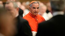 Giovanni Angelo Becciu ist der erste Kardinal, der sich im Vatikan vor Gericht verantworten muss. (Bild: AP Photo/Andrew Medichini, File)