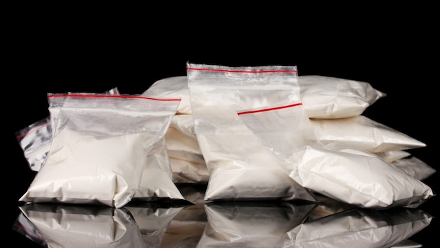 Kokain im Wert von einer halben Million Euro konnten die Bandenmitglieder erbeuten. (Bild: africa-studio.com (Olga Chernetska and Leonid Yastremskiy))
