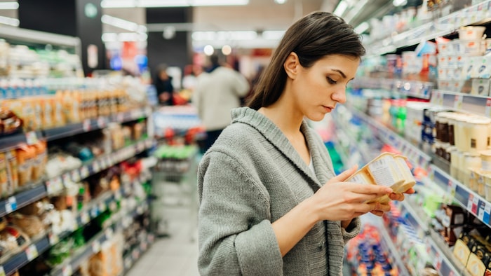 Die Produkte im Supermarkt sind in Österreich meist teurer als in Deutschland.