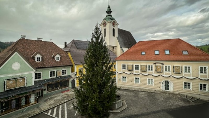 Seit 1987 ist der Ortsplatz der Adventkalender. (Bild: Markus Wenzel)