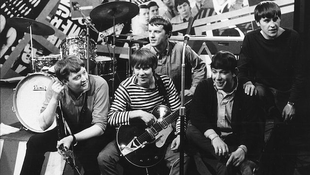Die Animals 1963 am Set der TV-Show „Ready Steady Go!“ Damals - von links nach rechts - in der Besetzung Chas Chandler (Bass), John Steel (Drums), Hilton Valentin (Gitarre), Eric Burdon (Gesang) und Alan Price (Keyboard) (Bild: Val Wilmer)