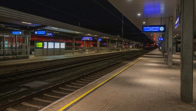 Österreichs Bahnhöfe - wie hier in Innsbruck - waren für 24 Stunden nahezu verwaist. (Bild: APA/EXPA/ERICH SPIESS)