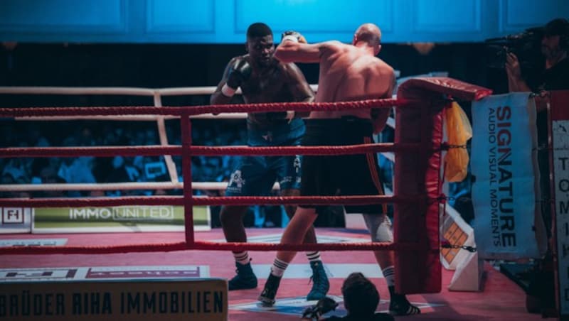 Seun-Salami: Hier bei der neunten Bounce Fight Night gegen Christian Lewandowski (Bild: FRB Media / Christopher Blank)