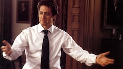 Hugh Grant 2003 im Weihnachtsfilm „Tatsächlich… Liebe“ (Bild: Ronald Grant Archive / Mary Evans / picturedesk.com)