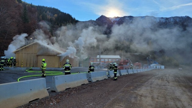 Lukas Traxl ließ ein Haus in Flammen aufgehen, um eine Arbeit für die TU Graz zu schreiben. (Bild: ZVG)