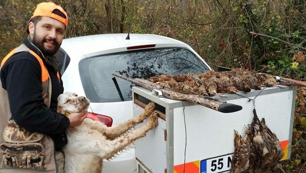 Özgür Gevrekoğlu mit einem seiner Hunde (Bild: facebook.com/withoutyoudeath)