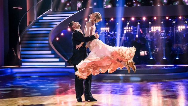 Im Bild: Jasmin Ouschan und Florian Gschaider in der 14. Staffel von „Dancing Stars“ (Bild: Hans Leitner / First Look / picturedesk.com)