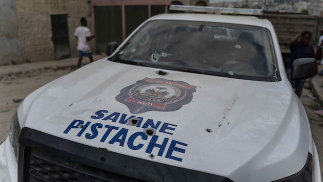 Haiti kommt nicht zur Ruhe - selbst vor der Polizei schrecken die kriminellen Banden nicht zurück. (Bild: AFP/Richard Pierrin)