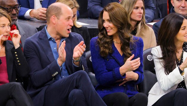 Prinz William und Prinzessin Kate tauschten am Spielfeldrand immer wieder verliebte Blicke aus. (Bild: Brian Snyder/Pool Photo via AP)