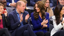 Prinz William und Prinzessin Kate tauschten am Spielfeldrand immer wieder verliebte Blicke aus. (Bild: Brian Snyder/Pool Photo via AP)