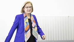 Niederösterreichs Landeshauptfrau Johanna Mikl-Leitner (ÖVP) war am Donnerstag im Untersuchungsausschuss geladen. (Bild: APA/Tobias Steinmaurer)