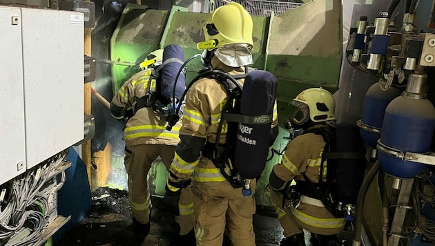 Die Freiwillige Feuerwehr Saalfelden musste zu einem Brand in einem Sägewerk ausrücken. (Bild: FF Saalfelden)