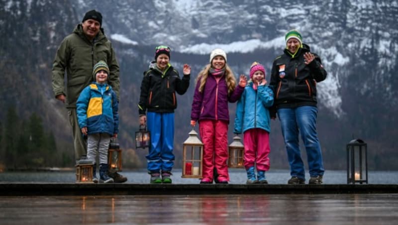 Die Kinder von Obertraun bei der Generalprobe für den Nikolaus, der am 4. Dezember mit der Fuhr kommt. Linda (6, zweite von rechts) hat schon ein Gedicht vorbereitet, dass sie dem Gabenbringer aufsagen will. (Bild: Markus Wenzel)