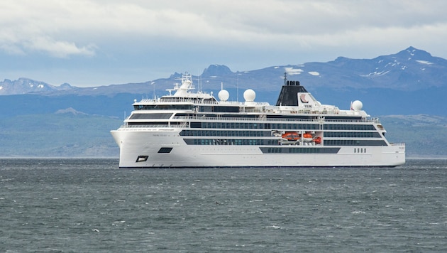 An Bord der „Viking Polaris“ forderte eine riesige Welle ein Todesopfer. (Bild: AFP )