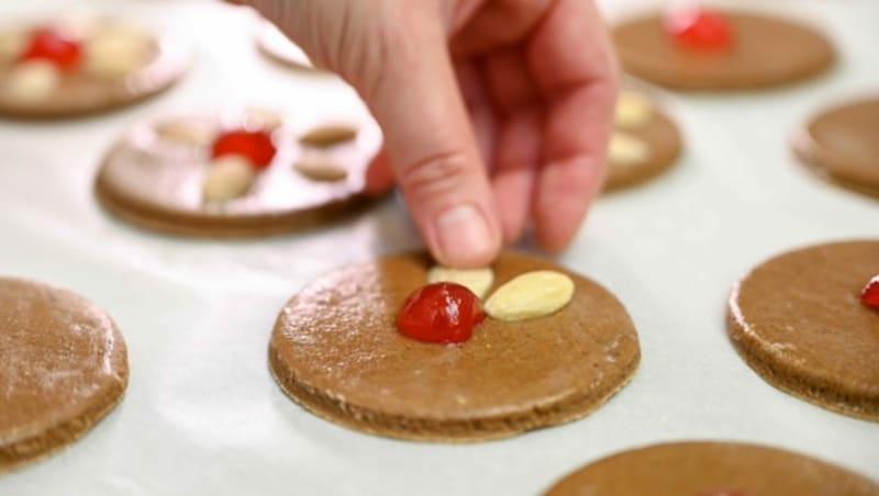 „Die Gewürze und der Zimt lassen es nach Weihnachten duften“, sagt Sophie Illecker, die seit September den Familienbetrieb führt. (Bild: Markus Wenzel)