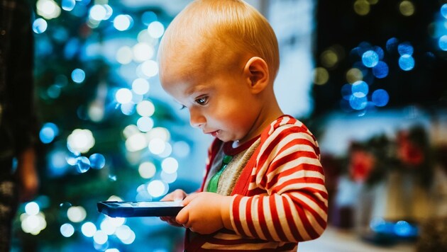 Experten warnen davor, dass Kinder immer früher dank Handy, Tablet und Laptop in die Online-Welt abtauchen. (Bild: zVg)