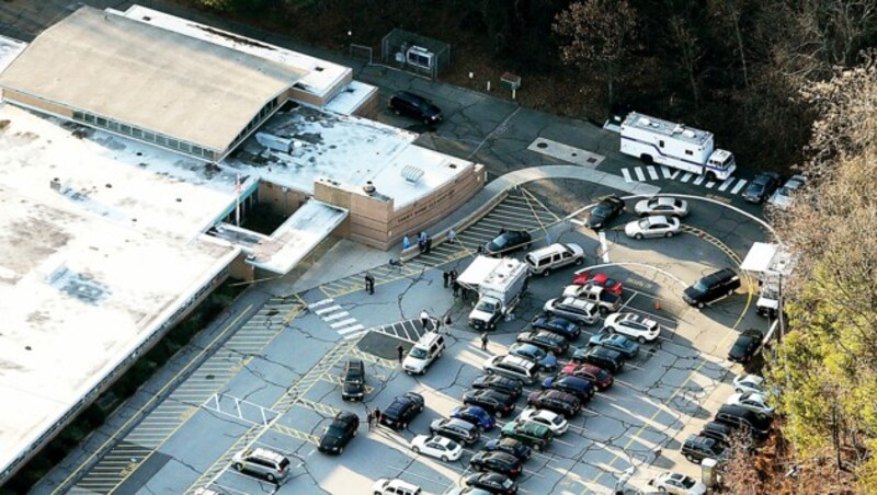 Demnächst jährt sich zum zehnten Mal der Jahrestag des Amoklaufs in der Sandy Hook Elementary School in Newtown (Connecticut). (Bild: APA/GETTY IMAGES NORTH AMERICA/AFP)