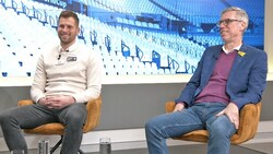 Alex Grünwald (li.) und Peter Stöger im „Krone“-WM-Studio (Bild: krone.tv)