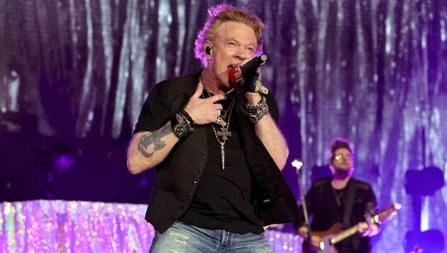 Guns N‘ Roses-Sänger Axl Rose bei einem Auftritt (Bild: APA/Amy Sussman/Getty Images for Stagecoach/AFP)