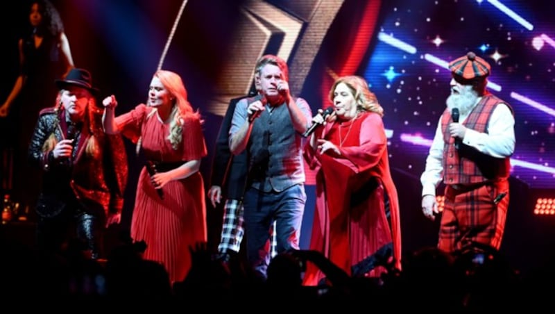 Joey, Patricia, John, Jimmy, Kathy und Paul Kelly von der Kelly Family beim Tourauftakt ihrer „Mega Christmas Show“ in Düsseldorf. (Bild: Malte Krudewig / dpa / picturedesk.com)