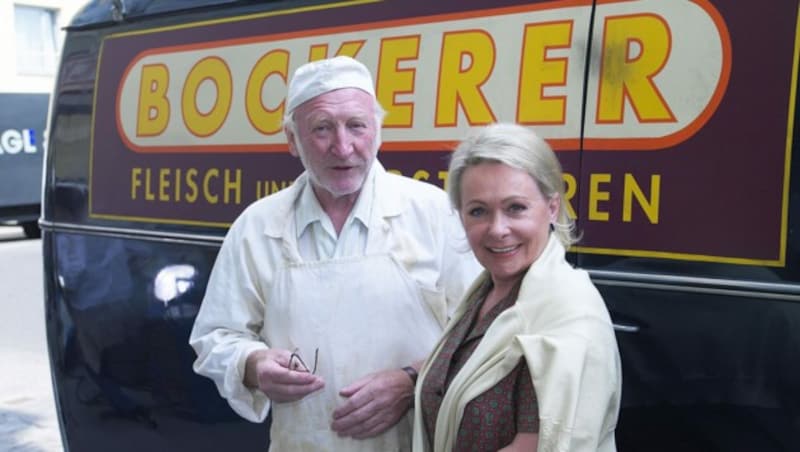 Karl Merkatz und Brigitte Neumeister bei den Dreharbeiten „Bockerer IV - Prager Frühling“ (Bild: Alexander Tuma / Tuma Alexander / picturedesk.com)